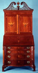 Scrivania e libreria, legno di ciliegio intarsiato con mogano e legni chiari e scuri, Connecticut o Rhode Island, 1790-1810